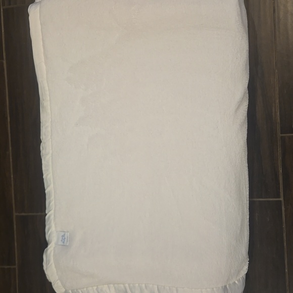 Simply Shabby Chic Plush Arctic White Satin F/Q Blanket - Picture 3 of 7